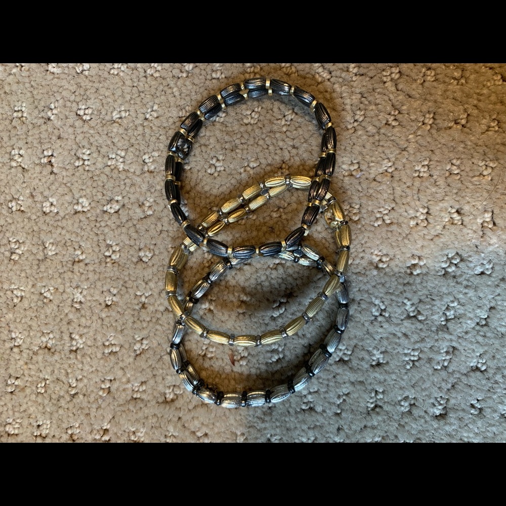 Set of 3 stretch bracelets.